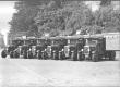 de vrachtwagens van het merk Brossel opgesteld voor de muur van het Usulinenklooster in Laken.jpg
