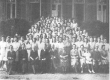 personeel en leerlingen 1945.jpg